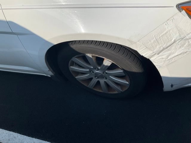 Used 2014 Chrysler 200 Touring FWD image 3