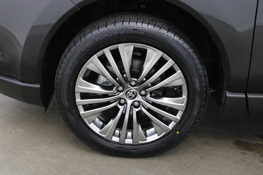 Used 2024 Toyota Venza XLE AWD/4WD image 28