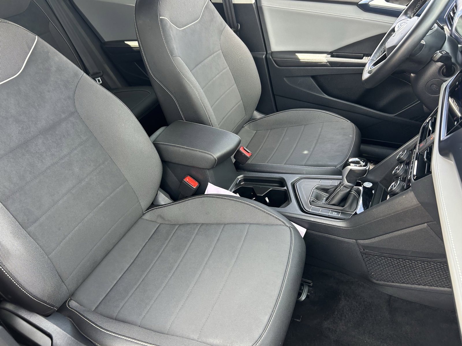 Used 2024 Volkswagen Taos SE image 11