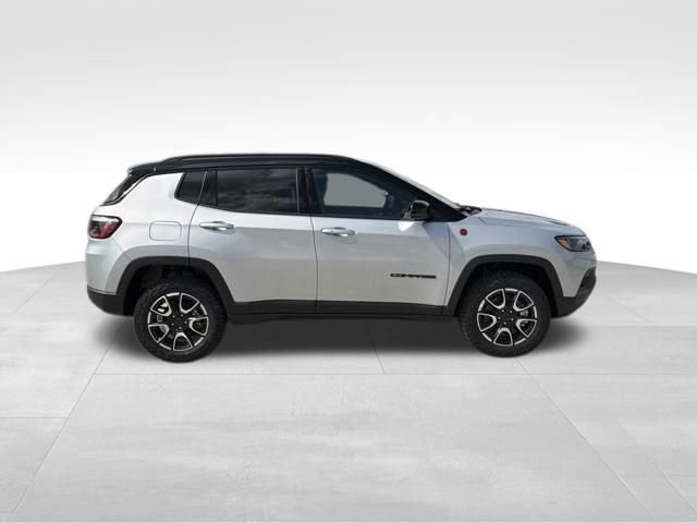 New 2026 Jeep Compass Trailhawk w/ Trailer Tow Group AWD/4WD image 6