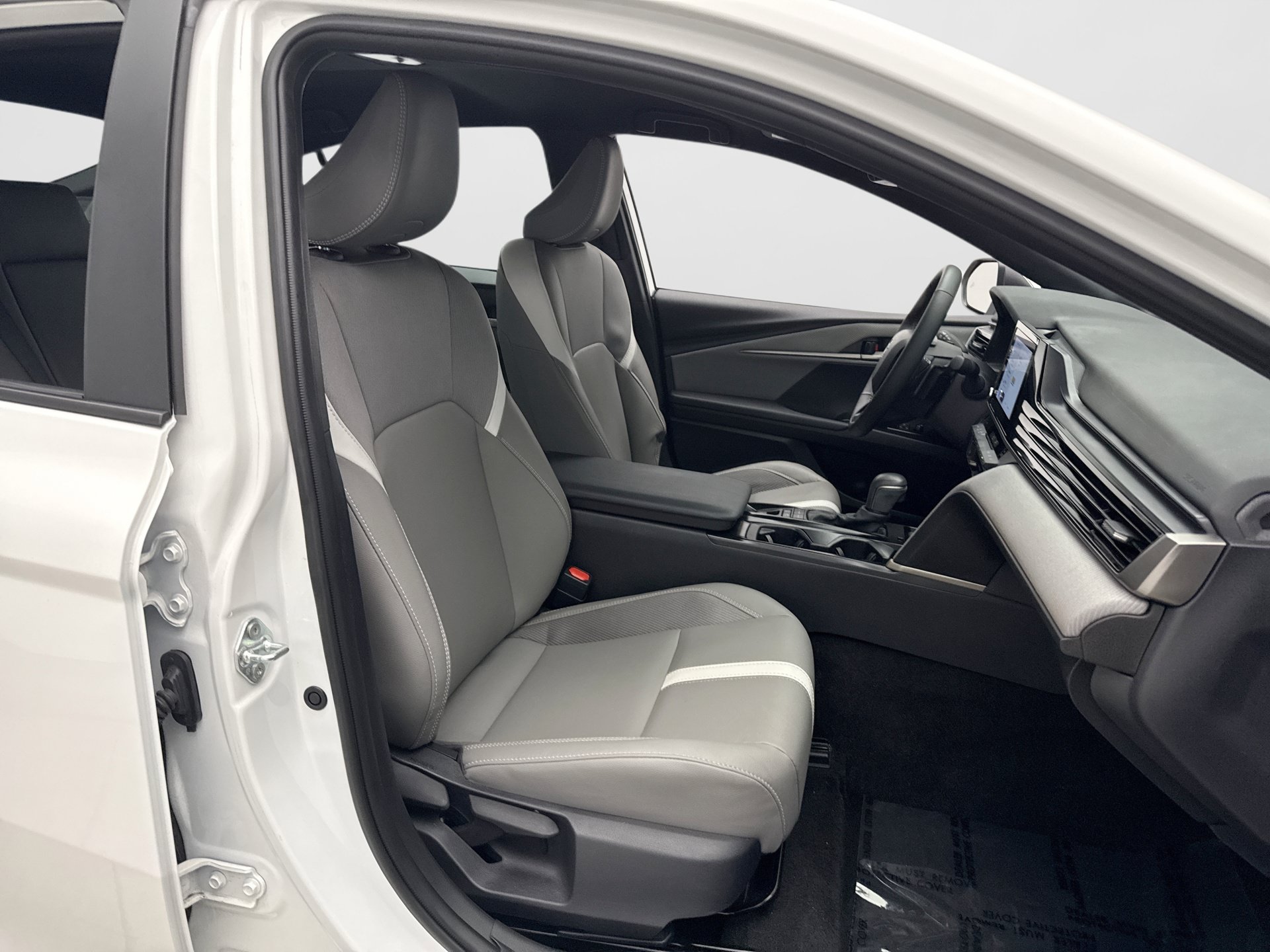 Used 2025 Toyota Camry SE w/ Convenience Package FWD image 17