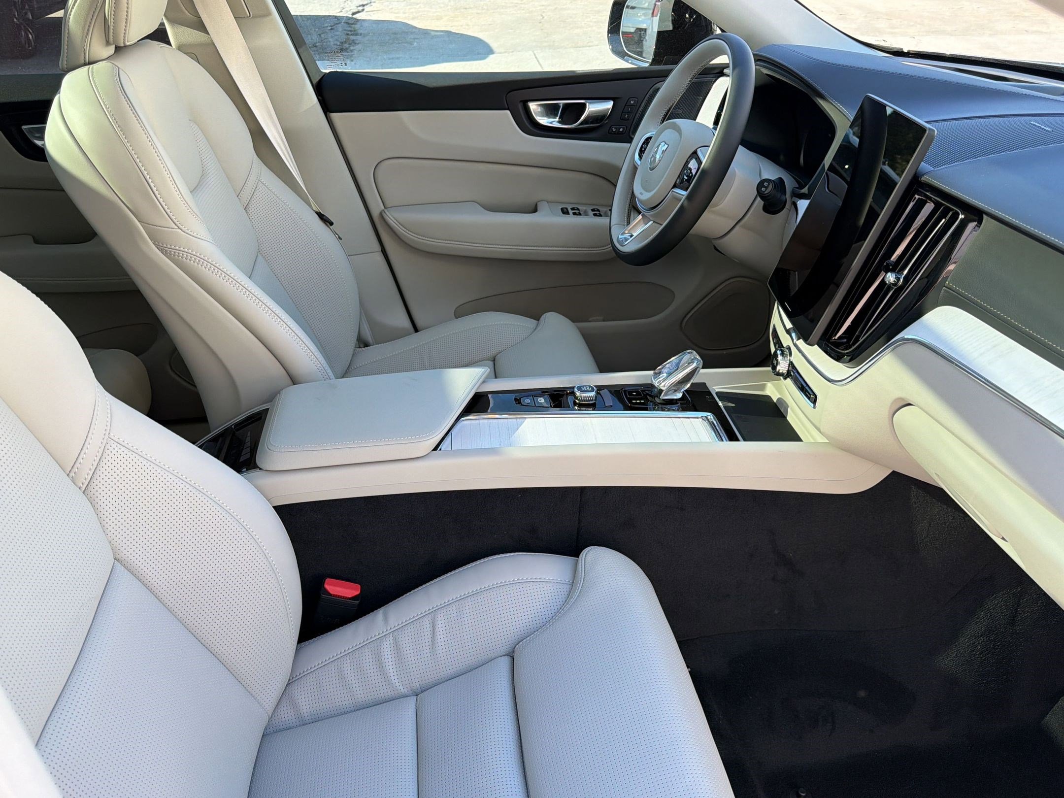 New 2026 Volvo XC60 B5 Ultra w/ Protection Package Premier AWD/4WD image 30
