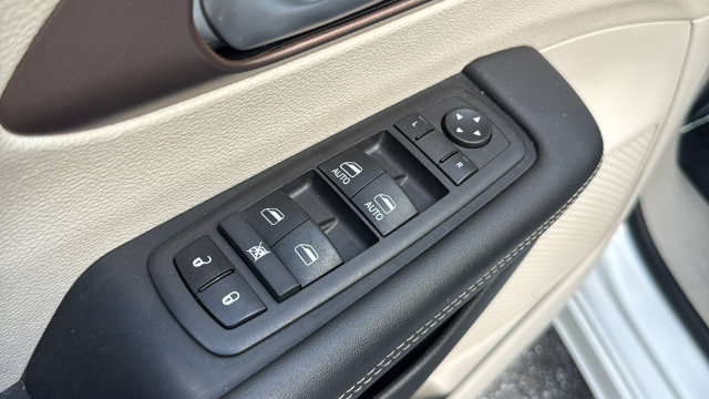 Used 2024 Chrysler Voyager LX FWD image 18