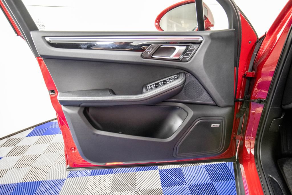 Used 2024 Porsche Macan Premium Package Plus w/ Premium Plus Package image 13