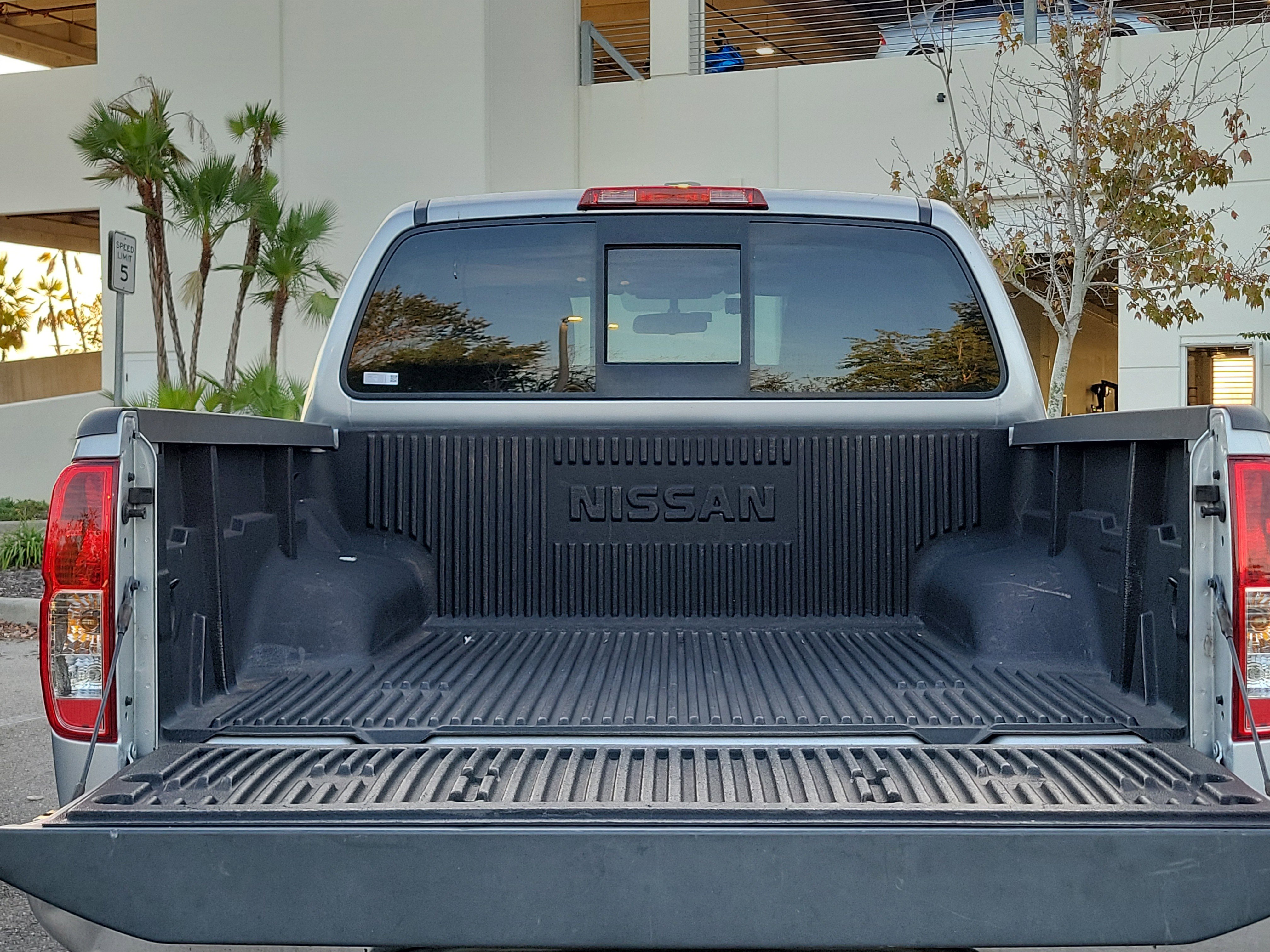 Used 2019 Nissan Frontier SV image 12