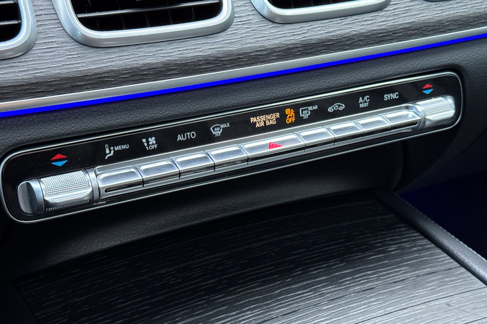 Certified 2022 Mercedes-Benz GLE 350 4MATIC w/ Premium Package image 21