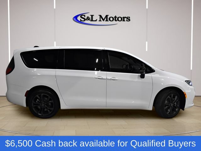 New 2026 Chrysler Pacifica Select AWD/4WD image 11