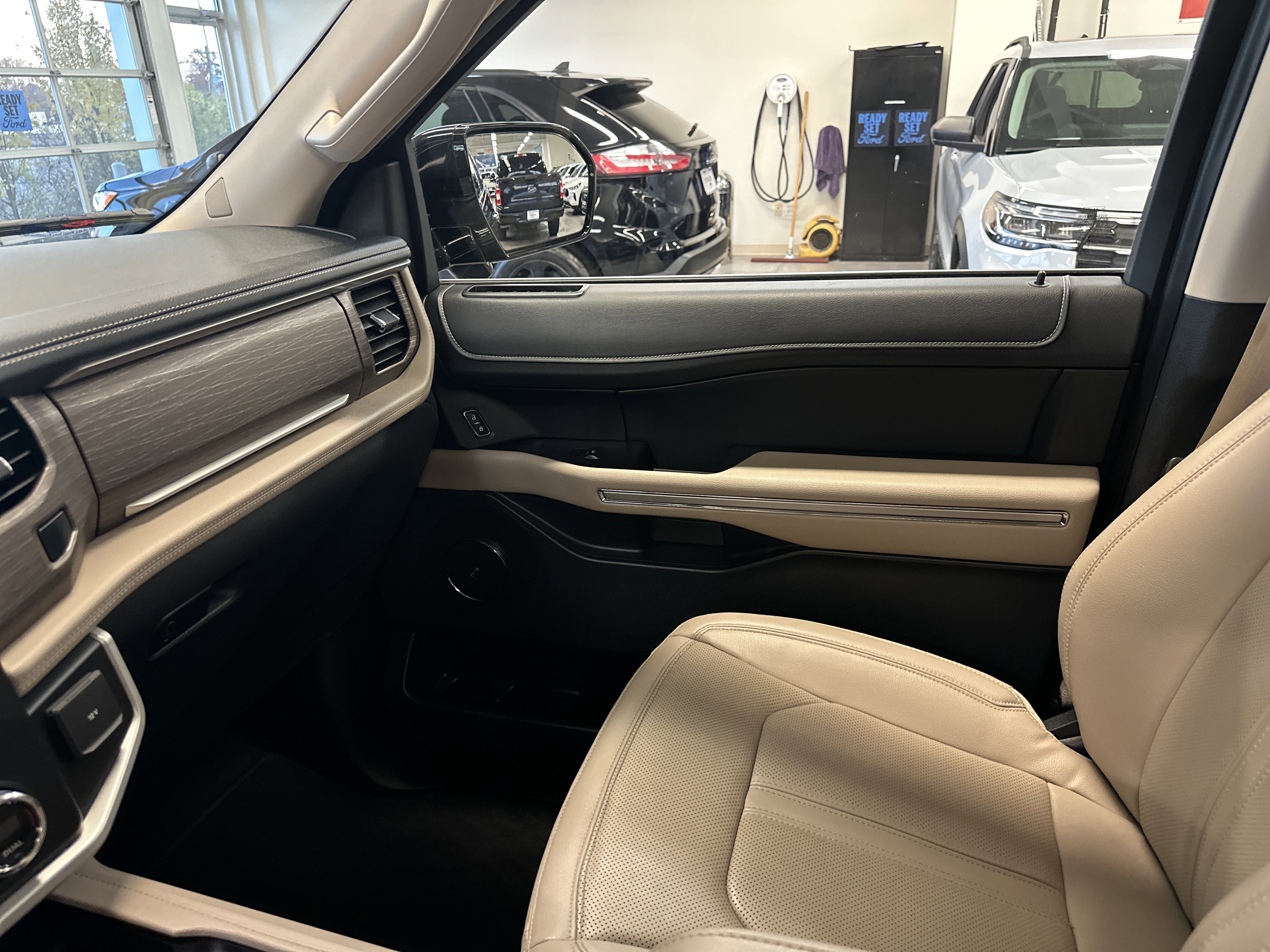 Certified 2022 Ford Expedition Max Limited image 28