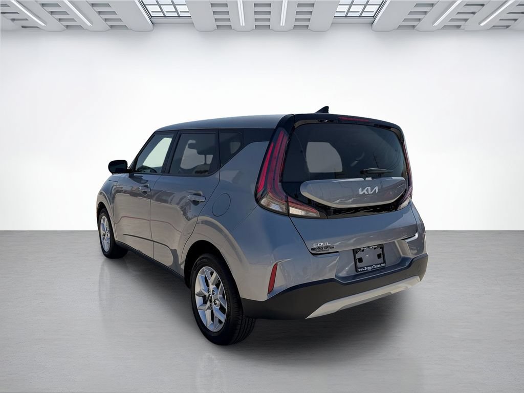 Used 2024 Kia Soul LX w/ Option Group 015 FWD image 5