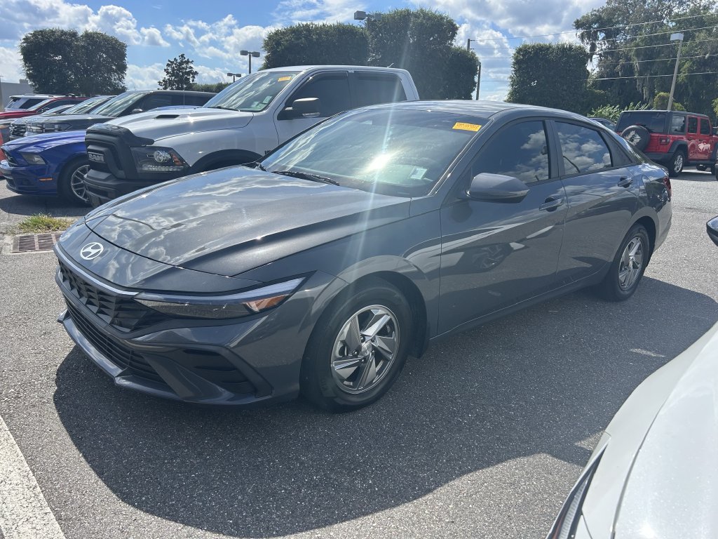 Certified 2025 Hyundai Elantra SE FWD image 8