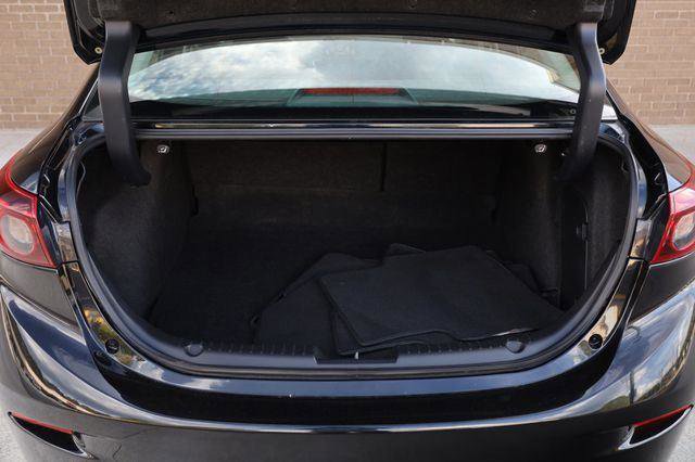 Used 2017 MAZDA MAZDA3 Sport w/ Preferred Equipment Package FWD image 11
