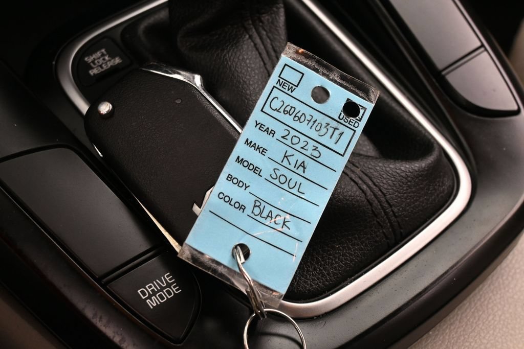 Used 2023 Kia Soul LX FWD image 25