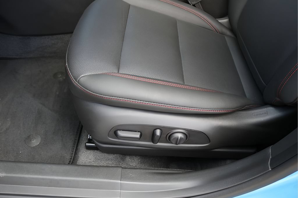 Used 2026 Chevrolet Trax RS w/ Sunroof Package FWD image 14
