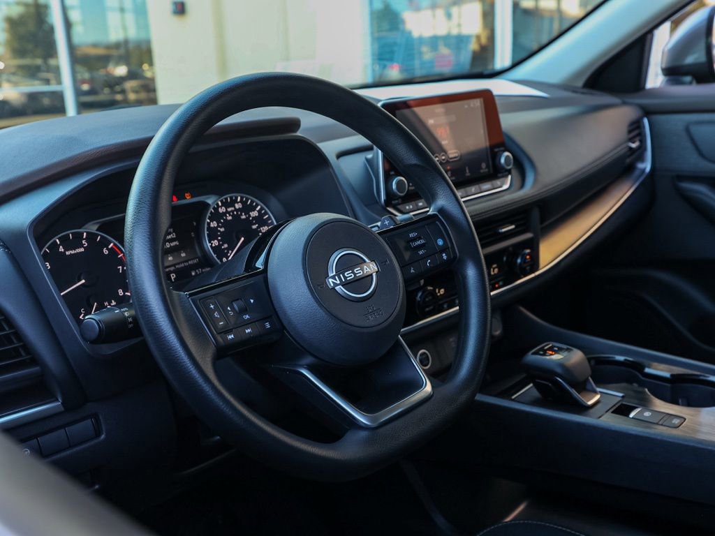 Used 2023 Nissan Rogue SV image 17