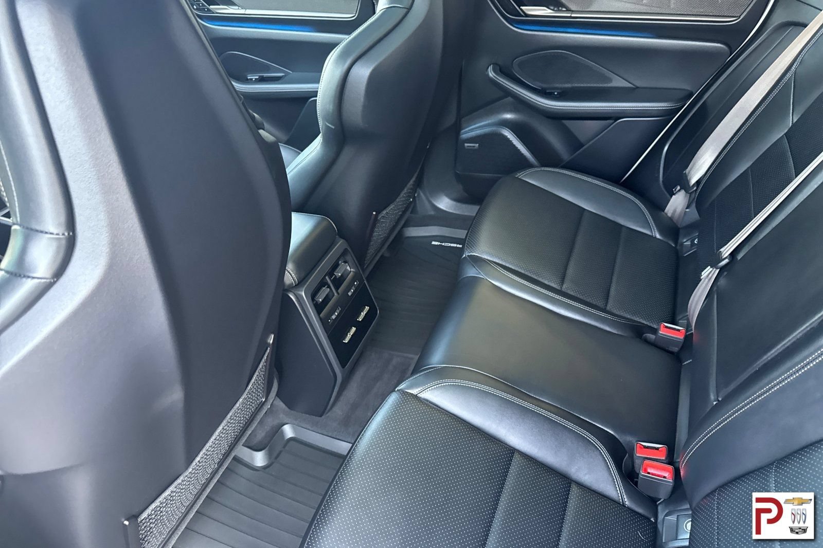 Used 2025 Porsche Macan Turbo Electric AWD/4WD image 13