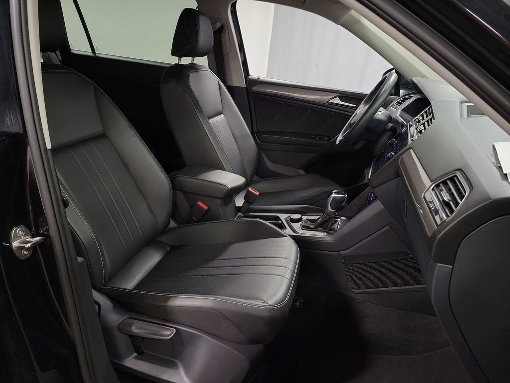 Used 2024 Volkswagen Tiguan SE AWD/4WD image 28