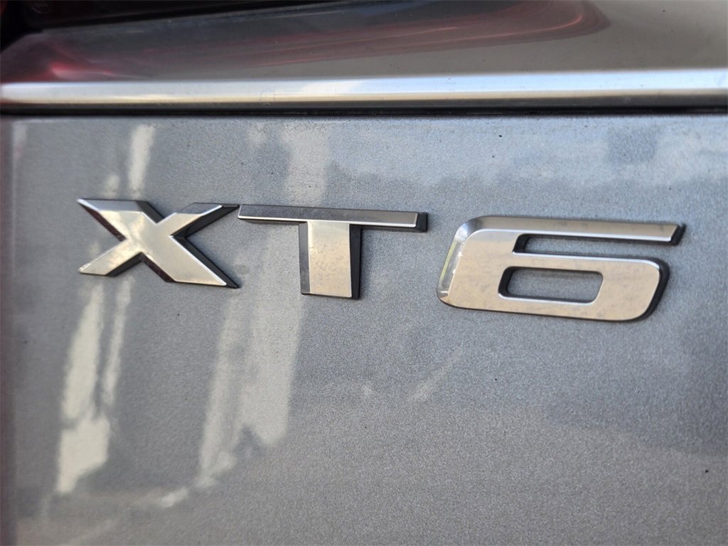 Used 2025 Cadillac XT6 Premium Luxury image 16
