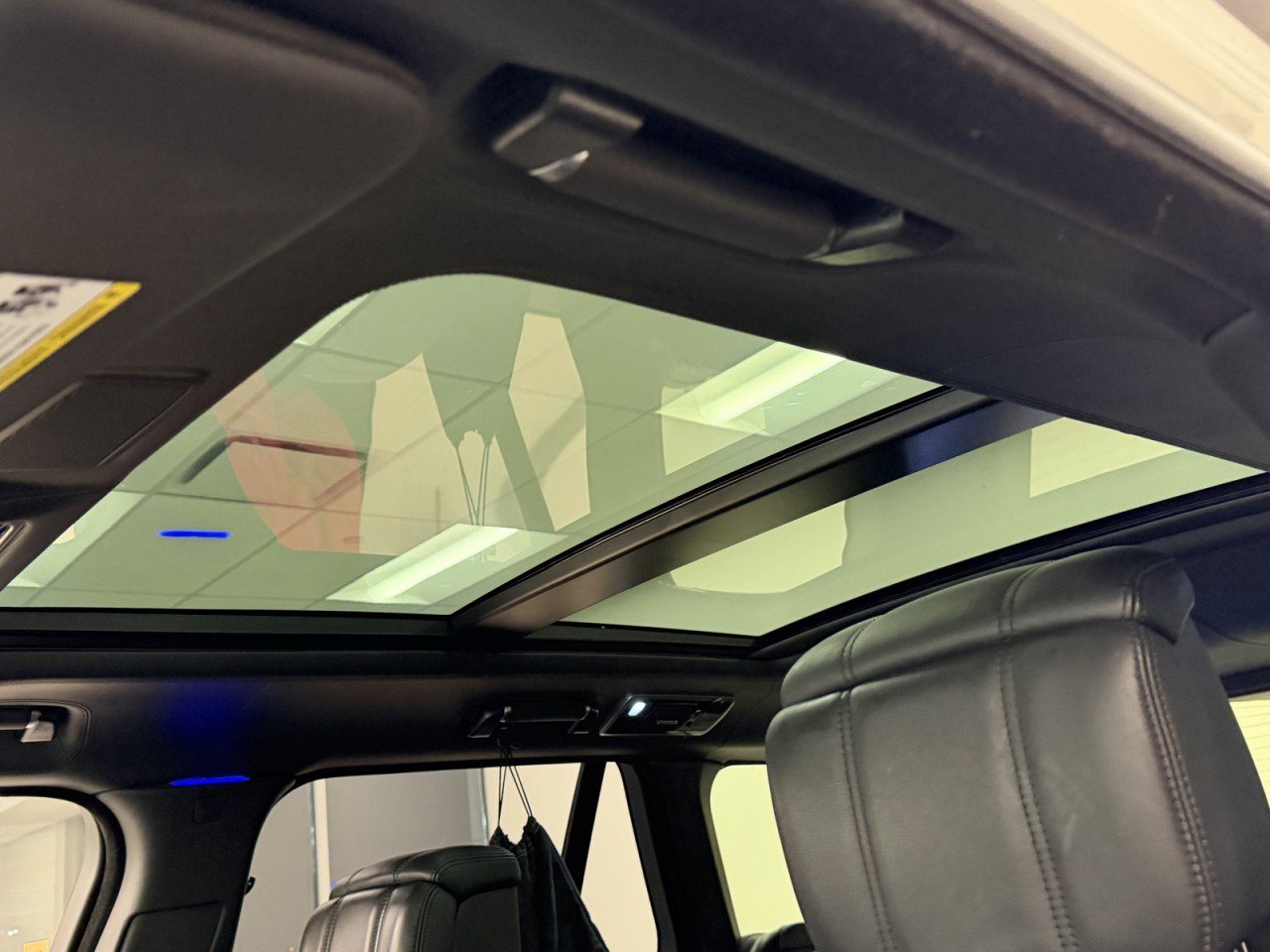 Used 2020 Land Rover Range Rover Autobiography image 32