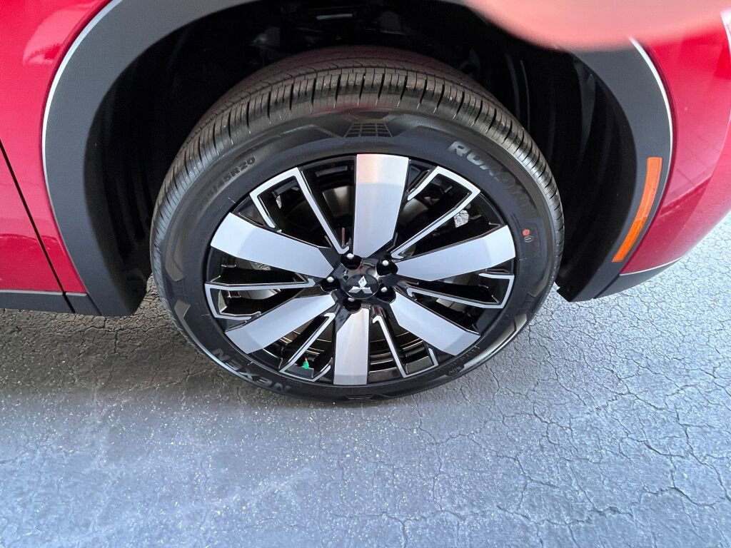 New 2025 Mitsubishi Outlander SE image 31