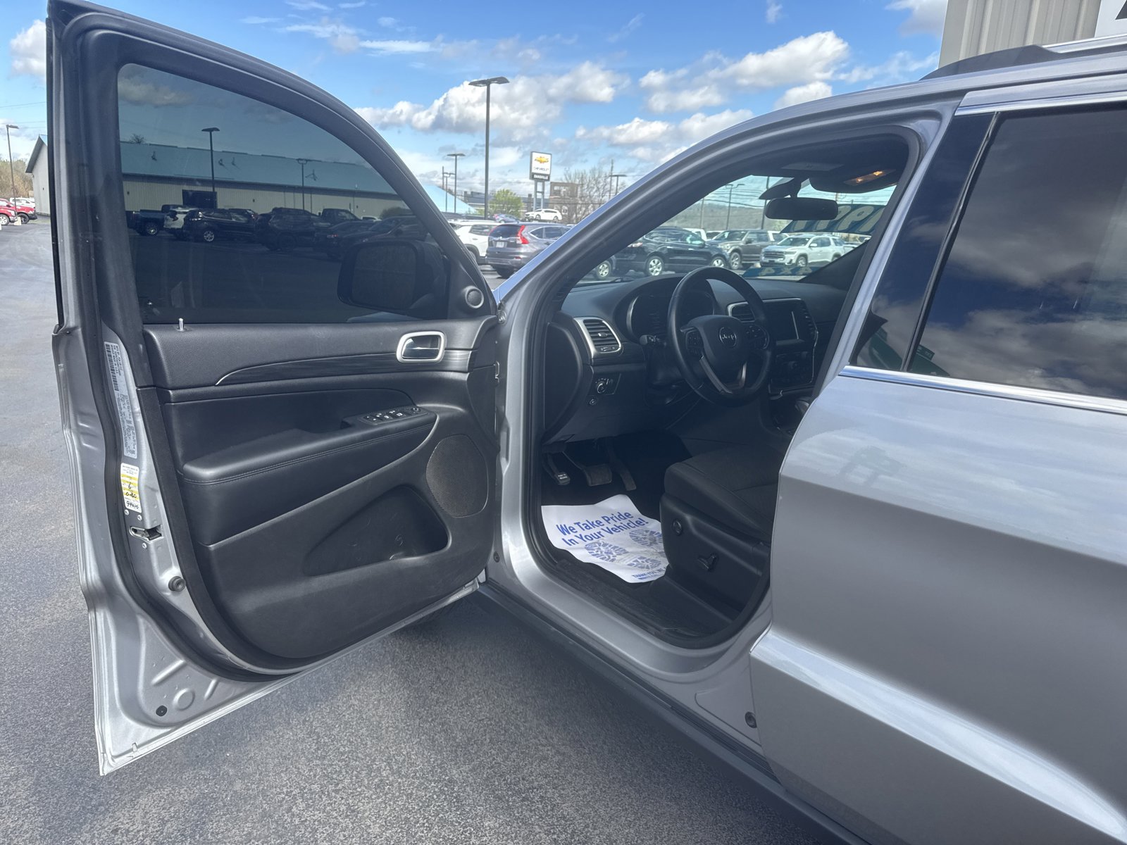 Used 2021 Jeep Grand Cherokee Laredo AWD/4WD image 9