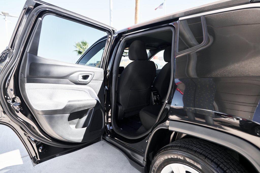 Used 2023 Jeep Compass Sport image 16