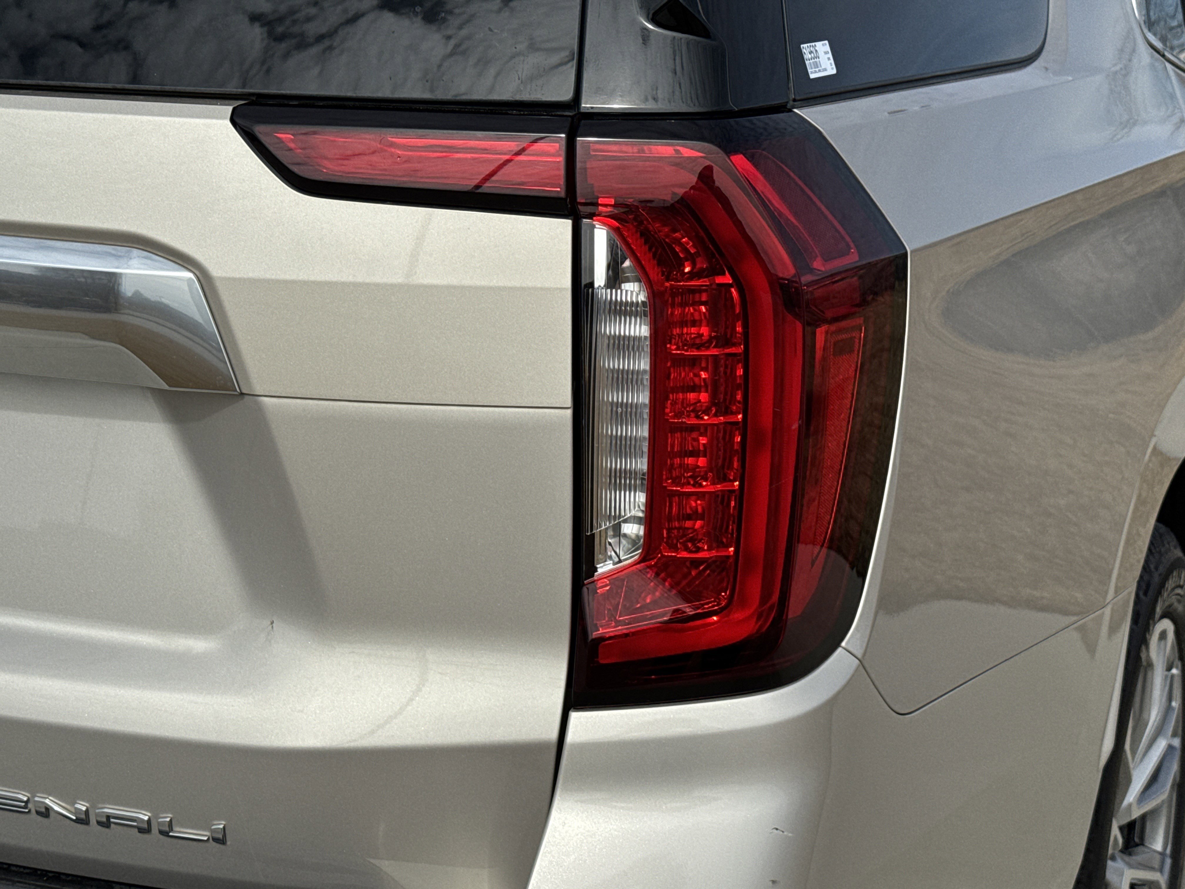 Used 2022 GMC Yukon Denali w/ Denali Ultimate Package image 11