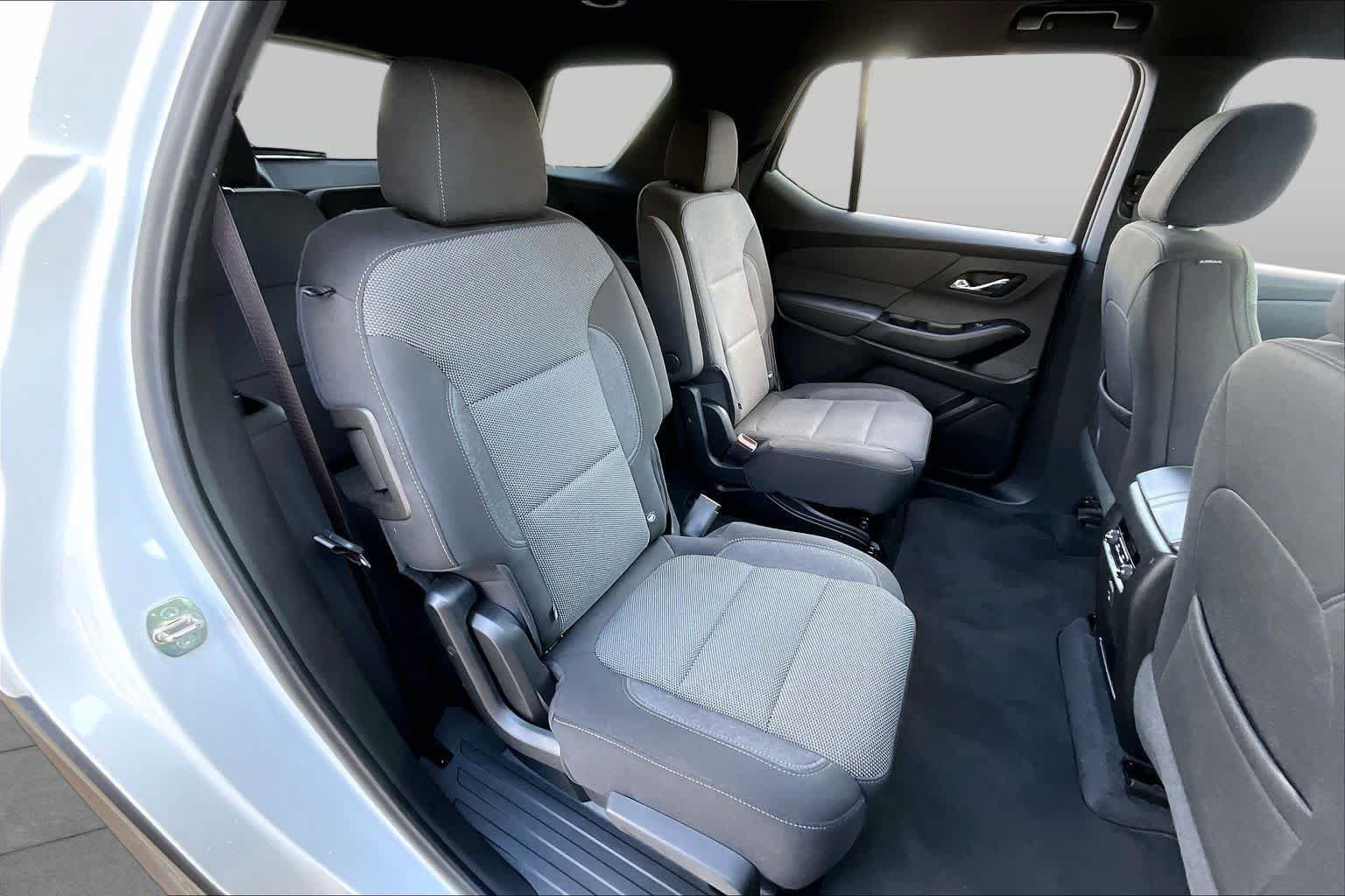 Used 2023 Chevrolet Traverse LT FWD image 19