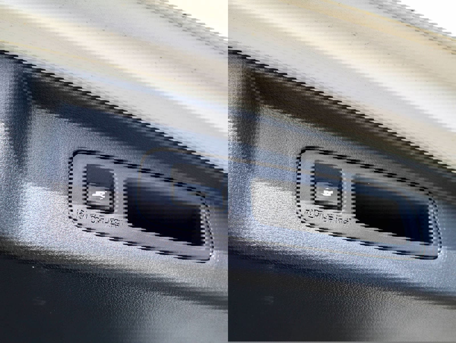 Used 2025 Honda CR-V EX-L image 9