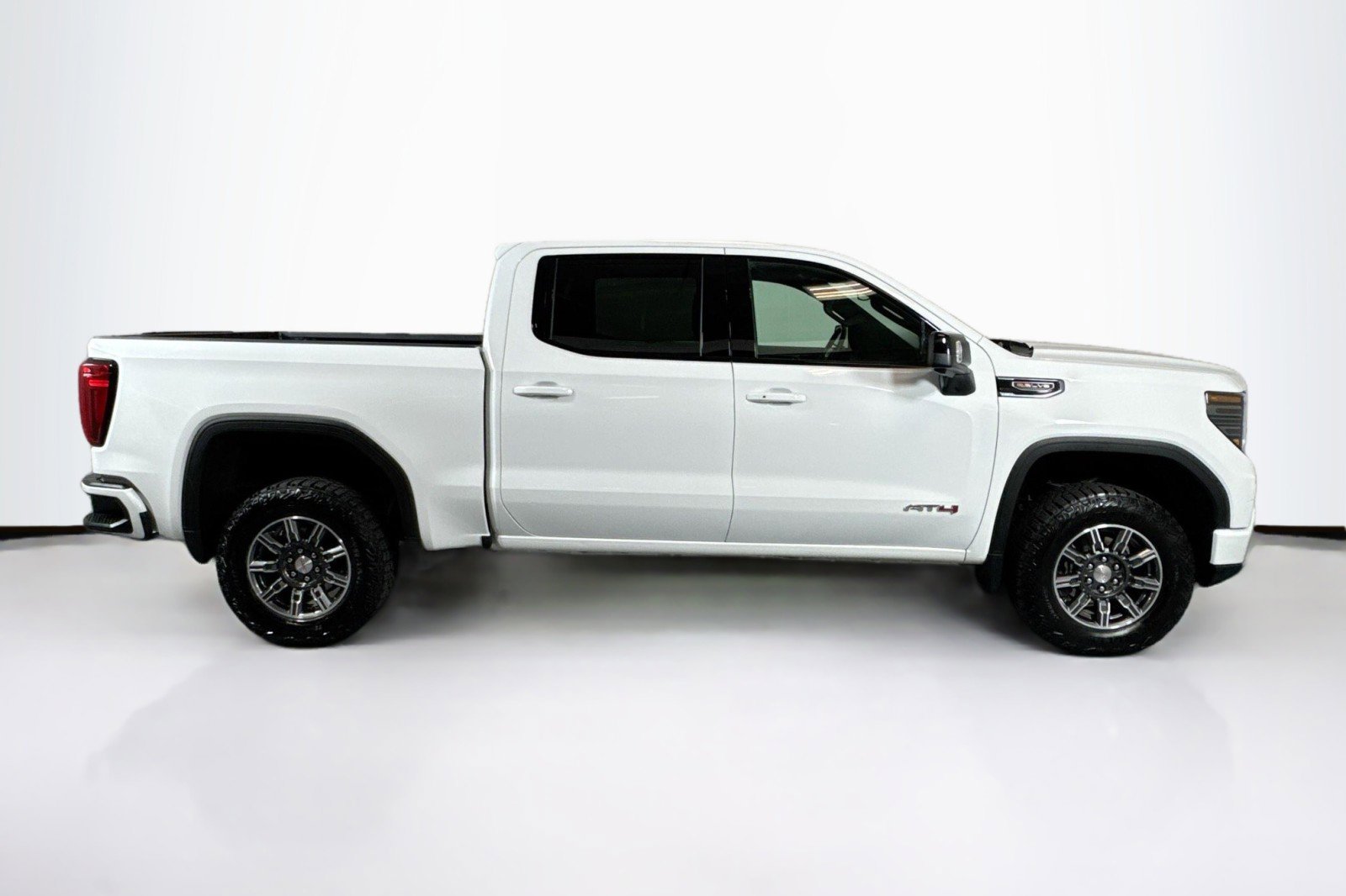 Used 2025 GMC Sierra 1500 AT4 image 4