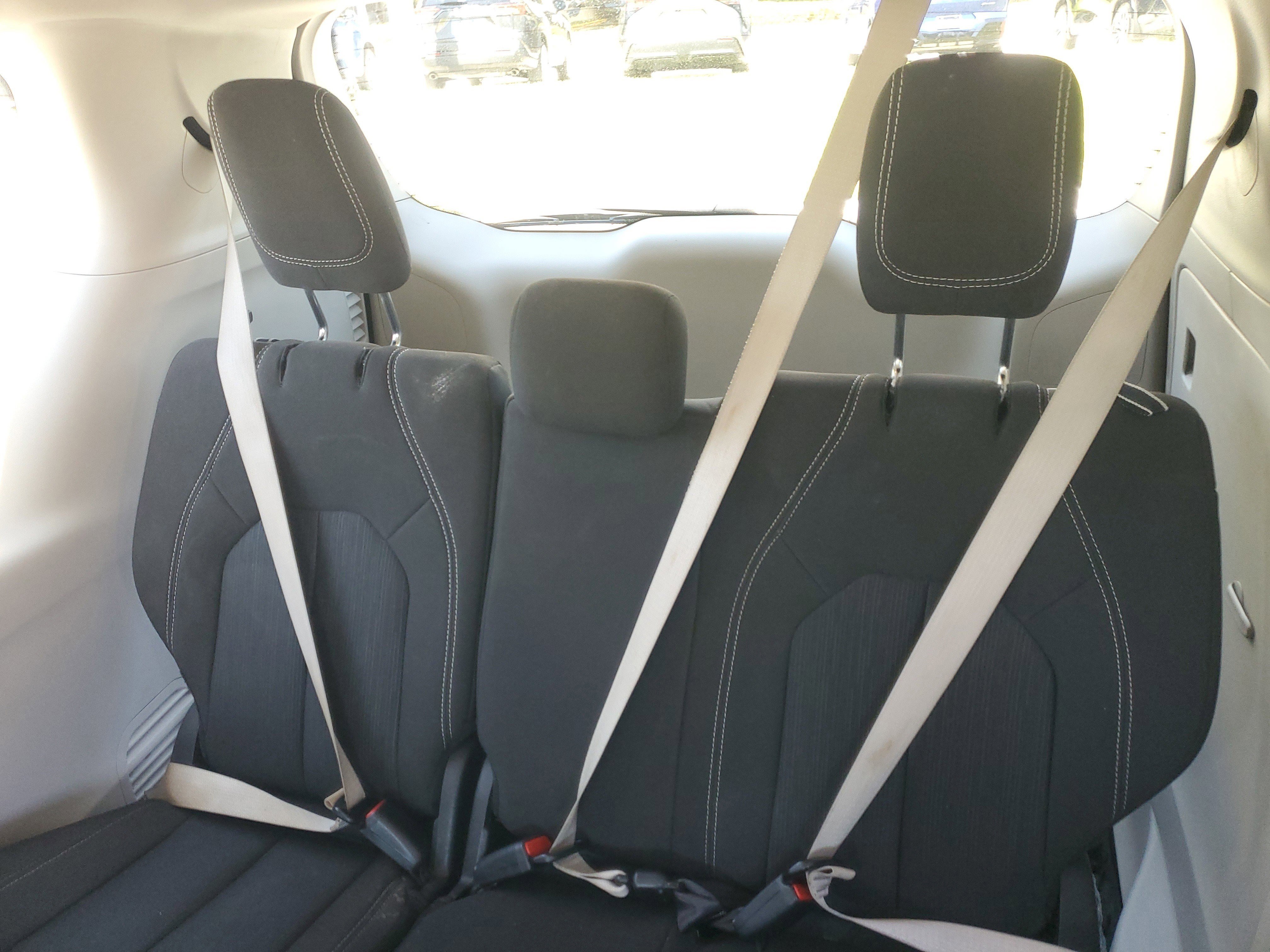 Used 2022 Chrysler Voyager LX image 15