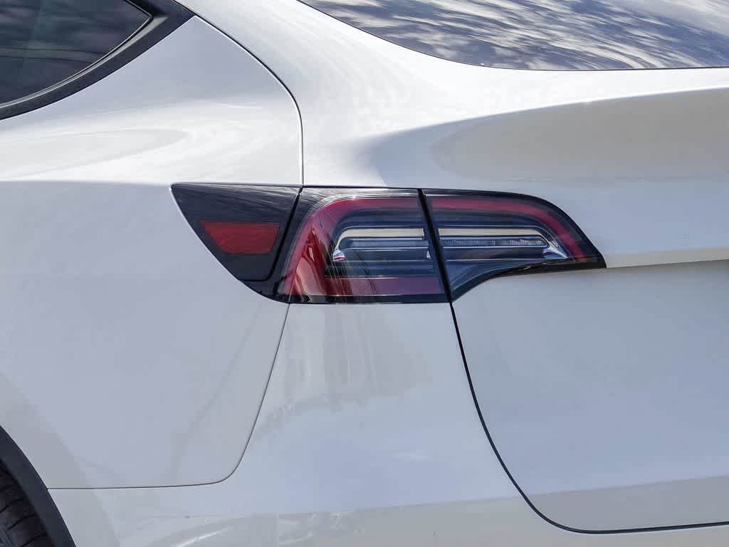 Used 2024 Tesla Model Y 2WD image 7