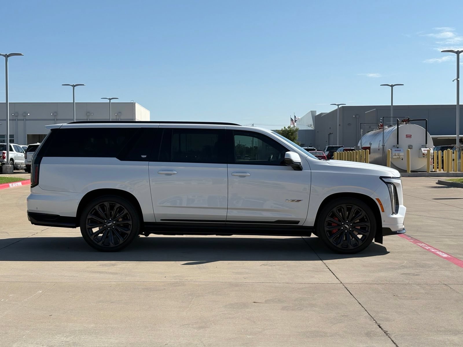 Certified 2025 Cadillac Escalade ESV V AWD/4WD image 8
