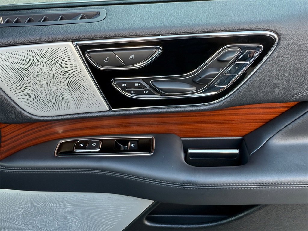 Used 2023 Lincoln Navigator Reserve image 27