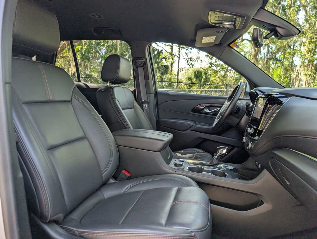 Used 2022 Chevrolet Traverse RS image 18