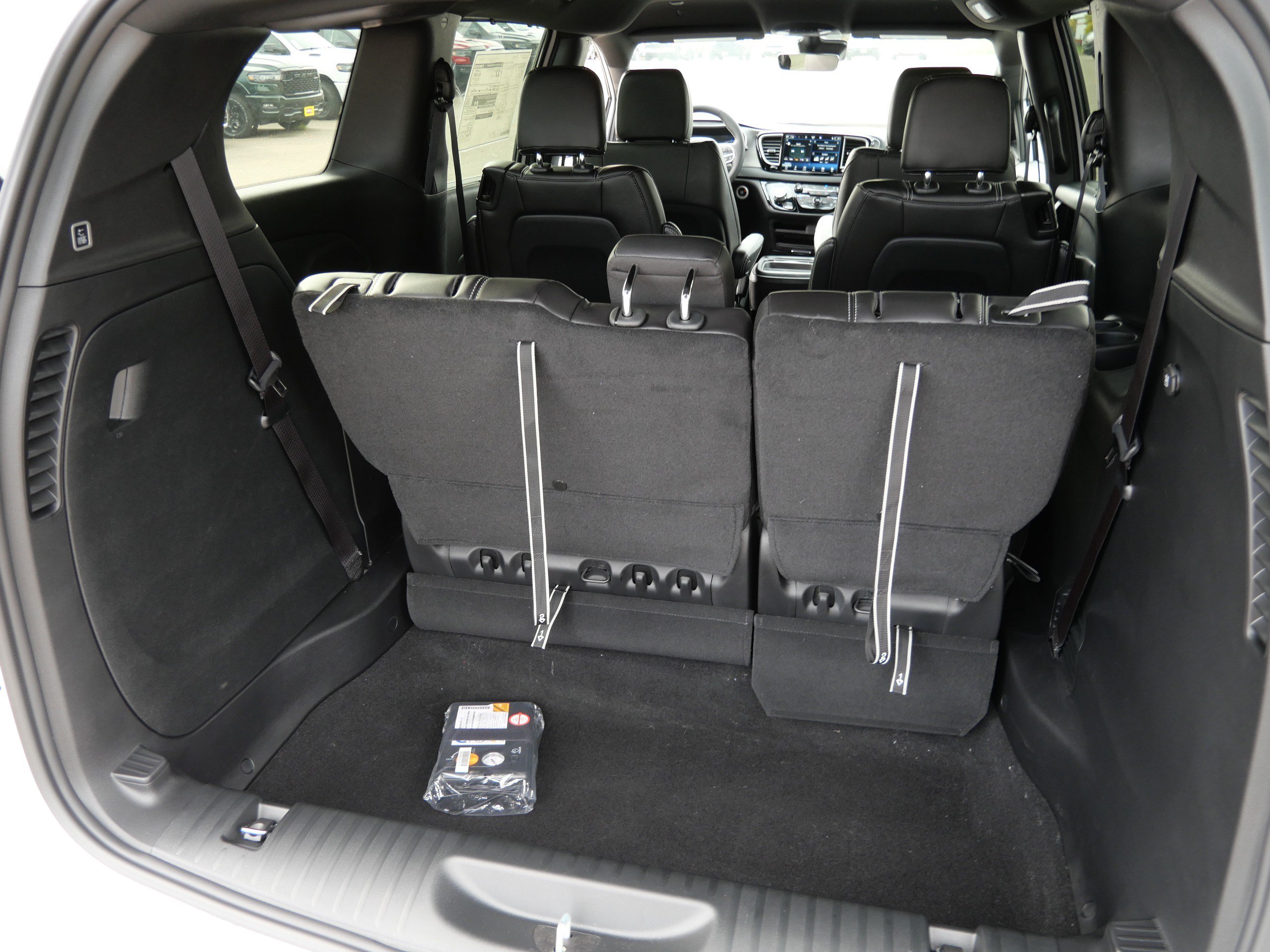 New 2027 Chrysler Pacifica LX FWD image 4
