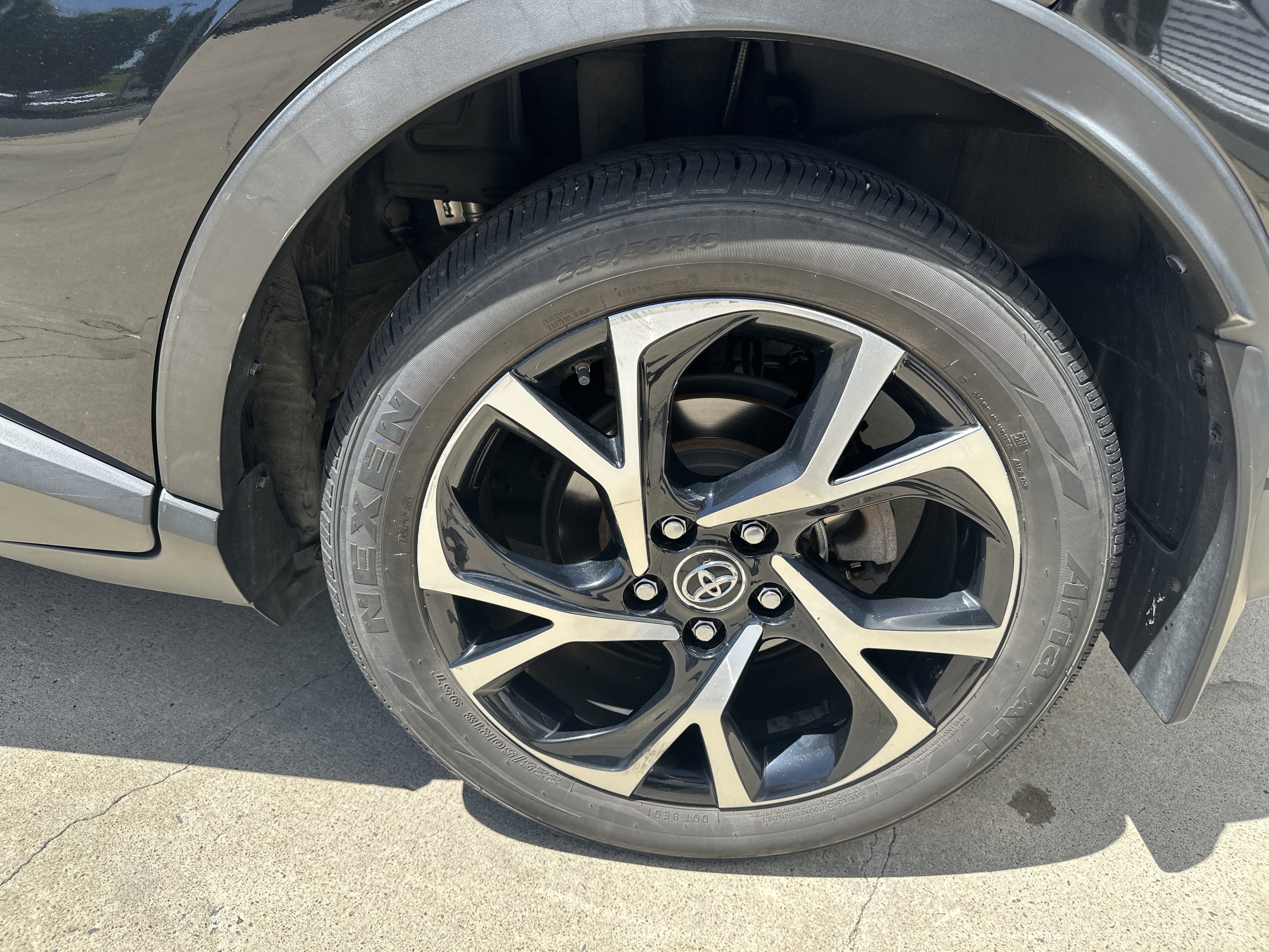 Used 2018 Toyota C-HR XLE FWD image 34
