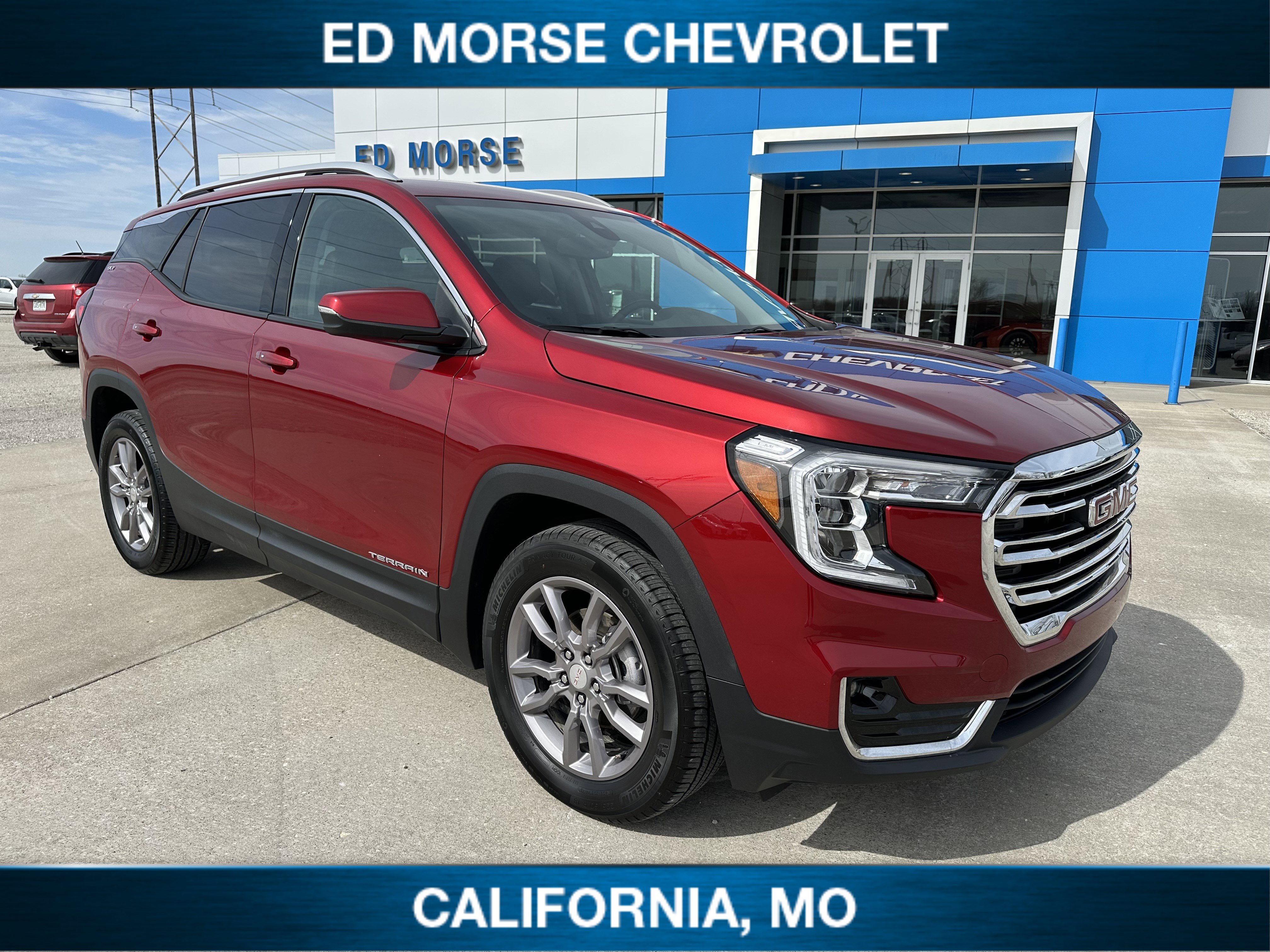 Used 2024 GMC Terrain SLT w/ Infotainment Package II image 1