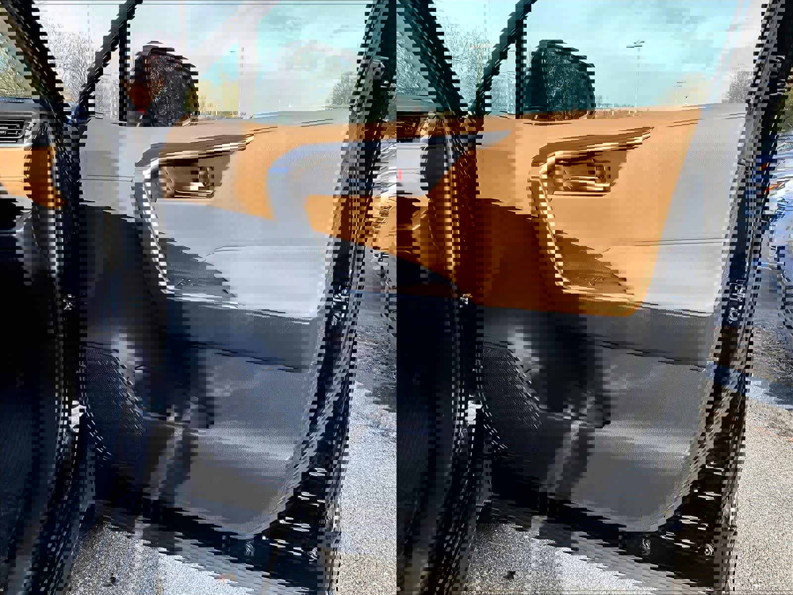 Used 2023 Toyota RAV4 XLE image 12