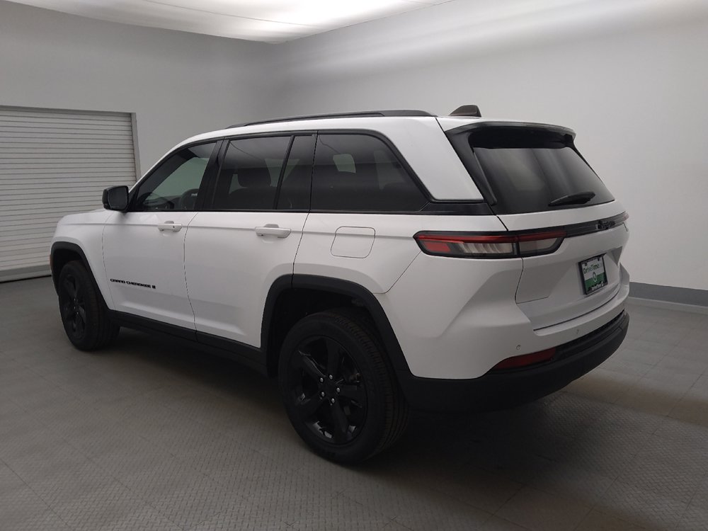 Used 2023 Jeep Grand Cherokee Altitude RWD image 5