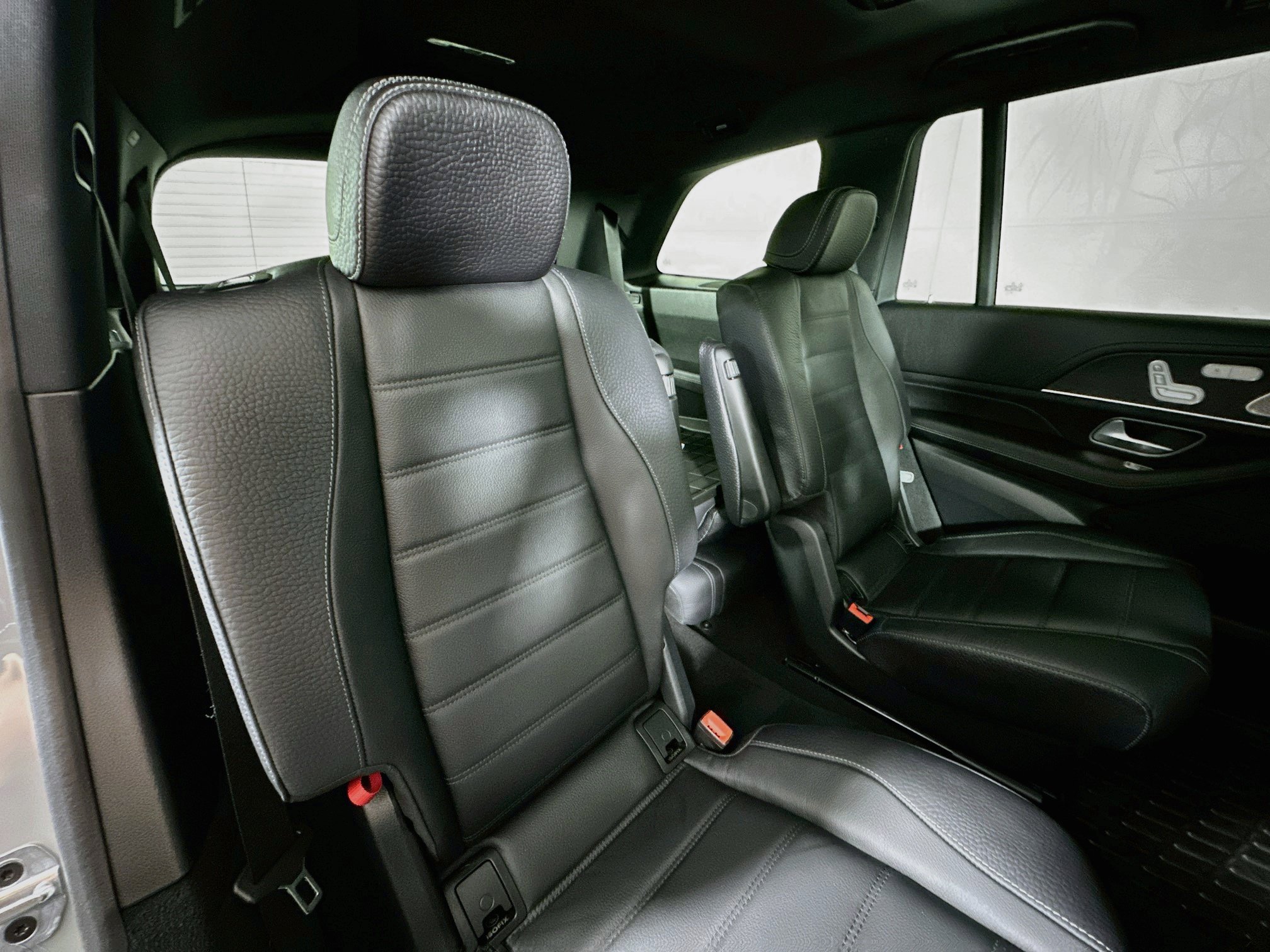 Used 2025 Mercedes-Benz GLS 580 4MATIC image 28