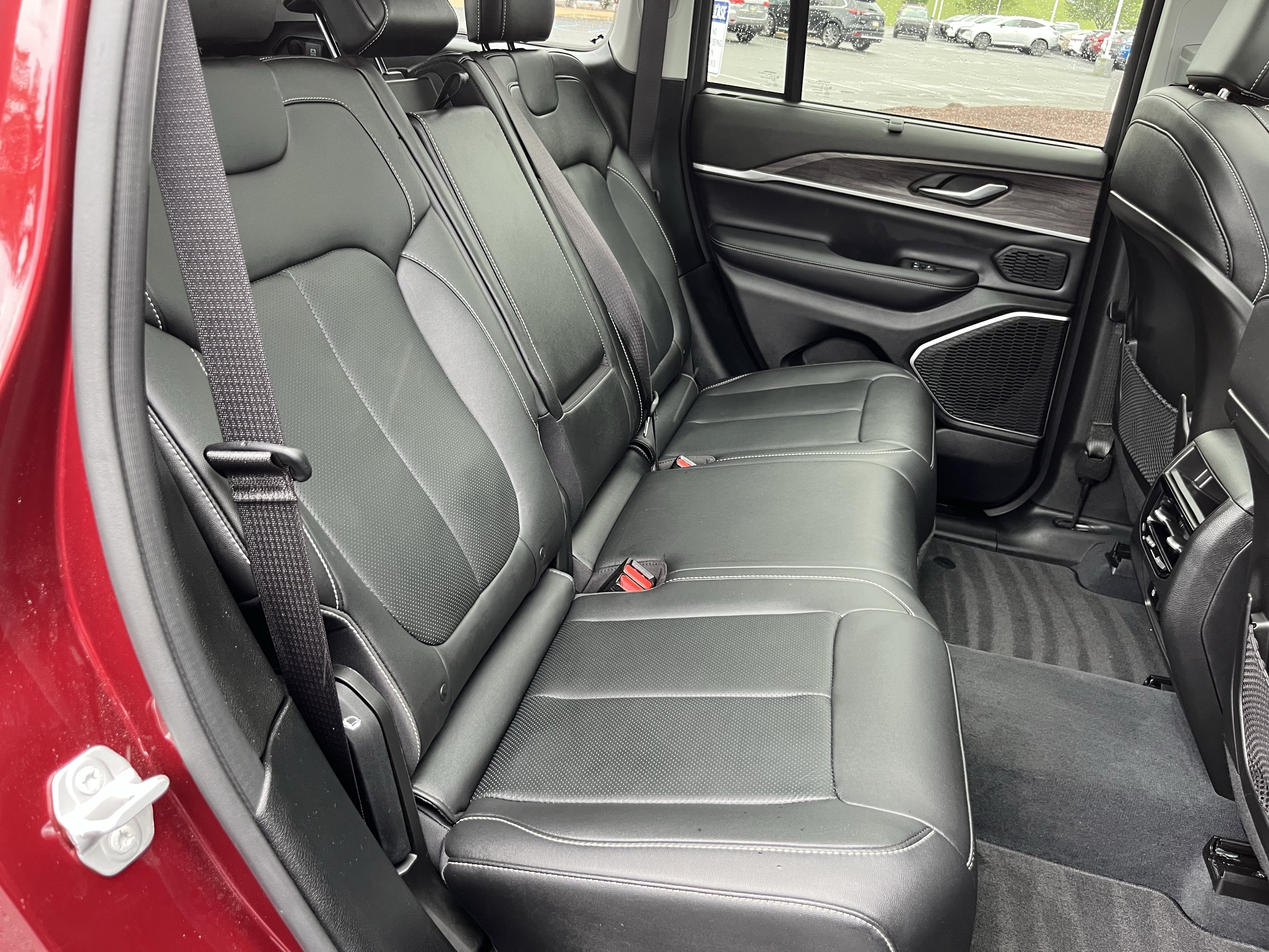 Used 2023 Jeep Grand Cherokee 4WD 4xe w/ Luxury Tech Group II image 4