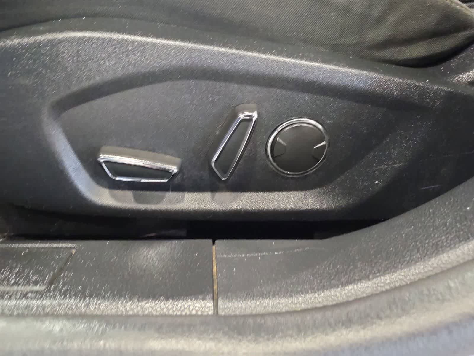 Used 2020 Ford Fusion SE FWD image 15