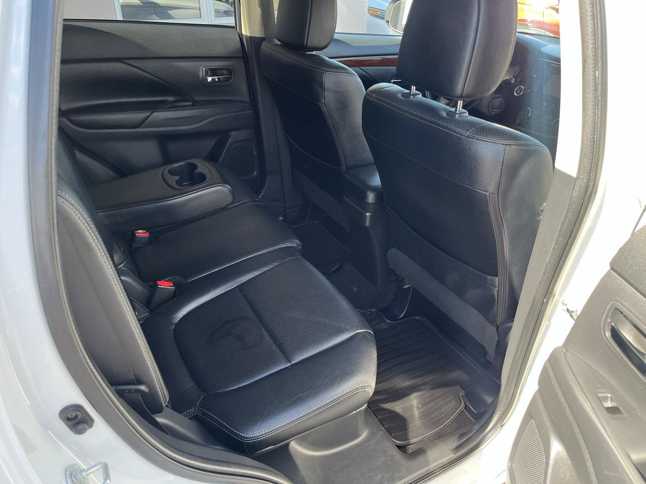 Used 2015 Mitsubishi Outlander SE AWD/4WD image 31