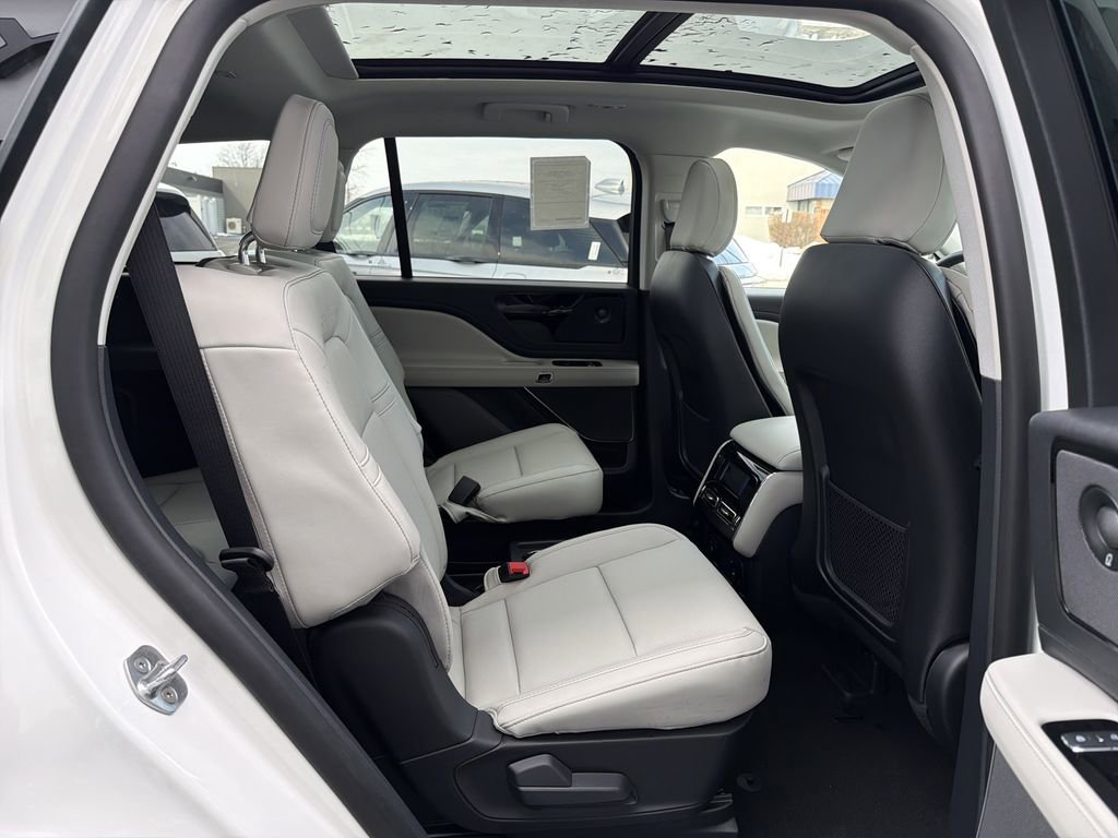 New 2026 Lincoln Aviator Premiere image 8