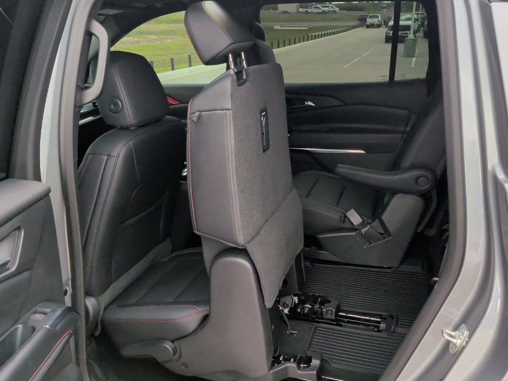 Used 2025 Chevrolet Traverse Z71 AWD/4WD image 35