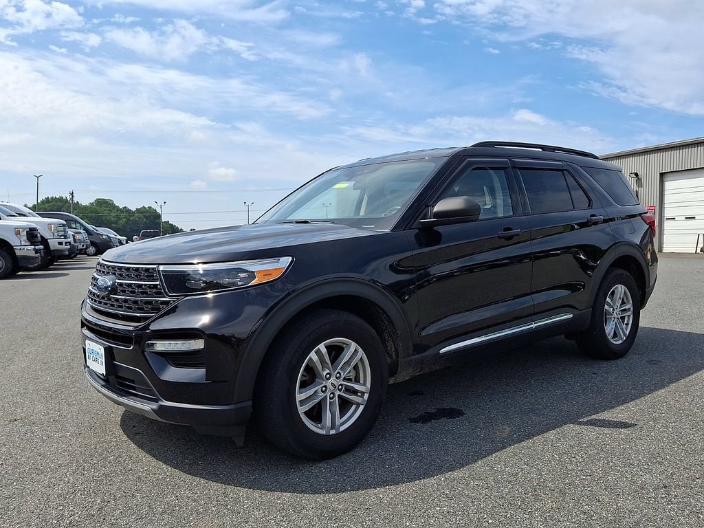 Used 2021 Ford Explorer XLT w/ Equipment Group 202A AWD/4WD image 3