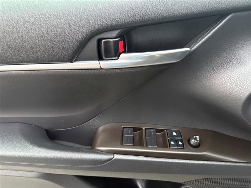 Used 2022 Toyota Camry SE image 31