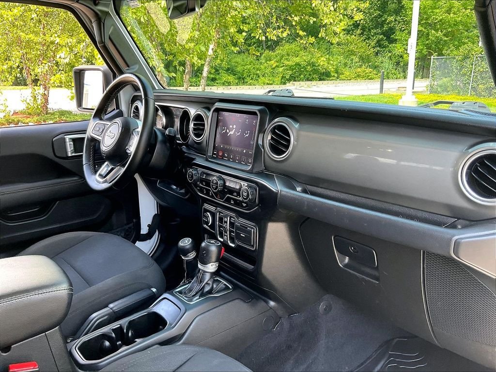 Used 2022 Jeep Gladiator Overland AWD/4WD image 14