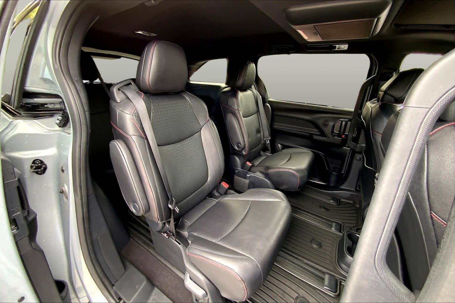 Used 2025 Toyota Sienna XSE w/ XSE Plus Package AWD/4WD image 20
