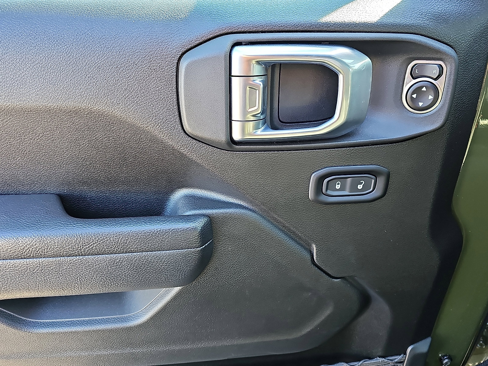 Used 2024 Jeep Wrangler Willys image 12